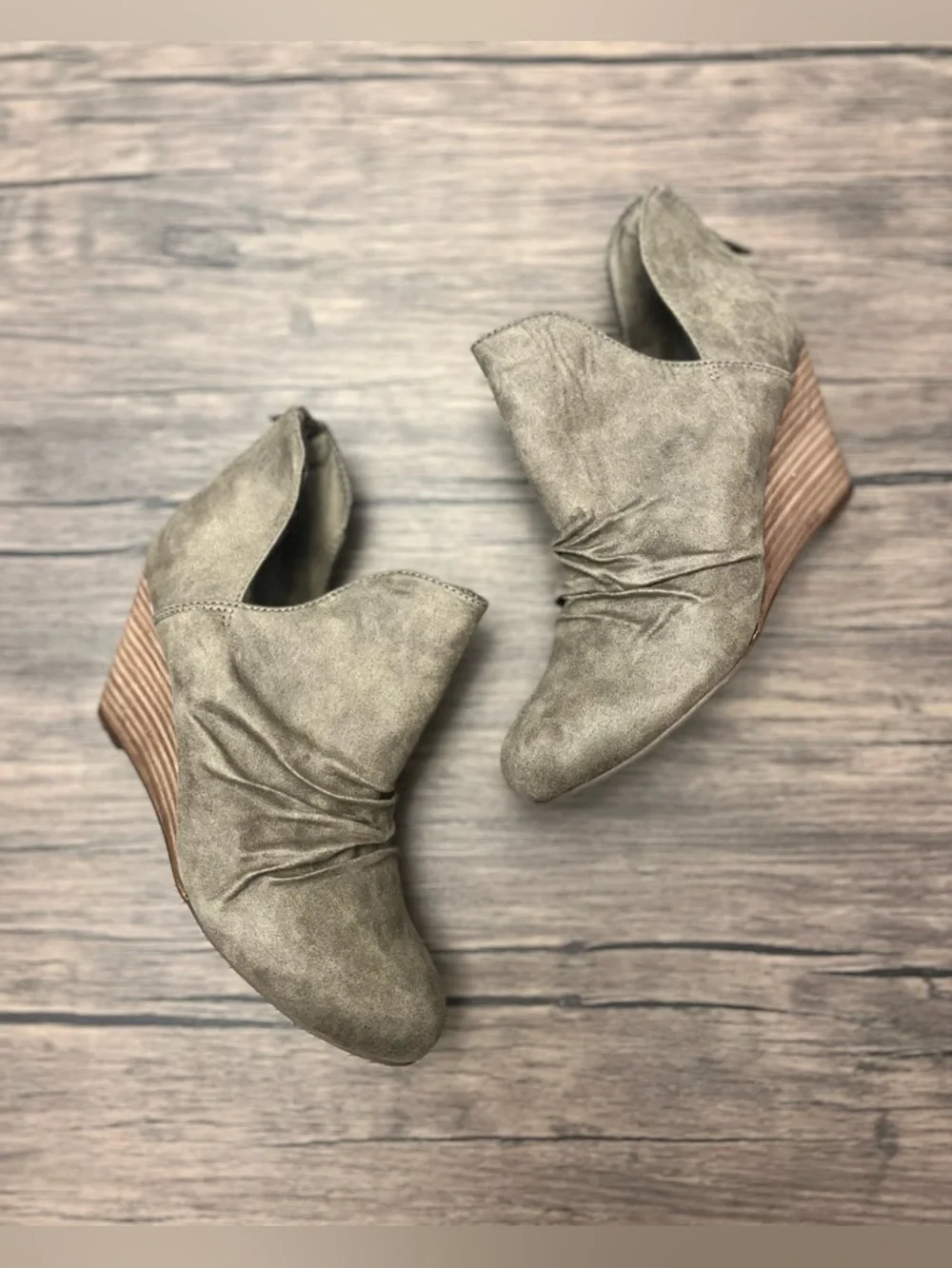 Report Gower Olive Green Wedge Booties